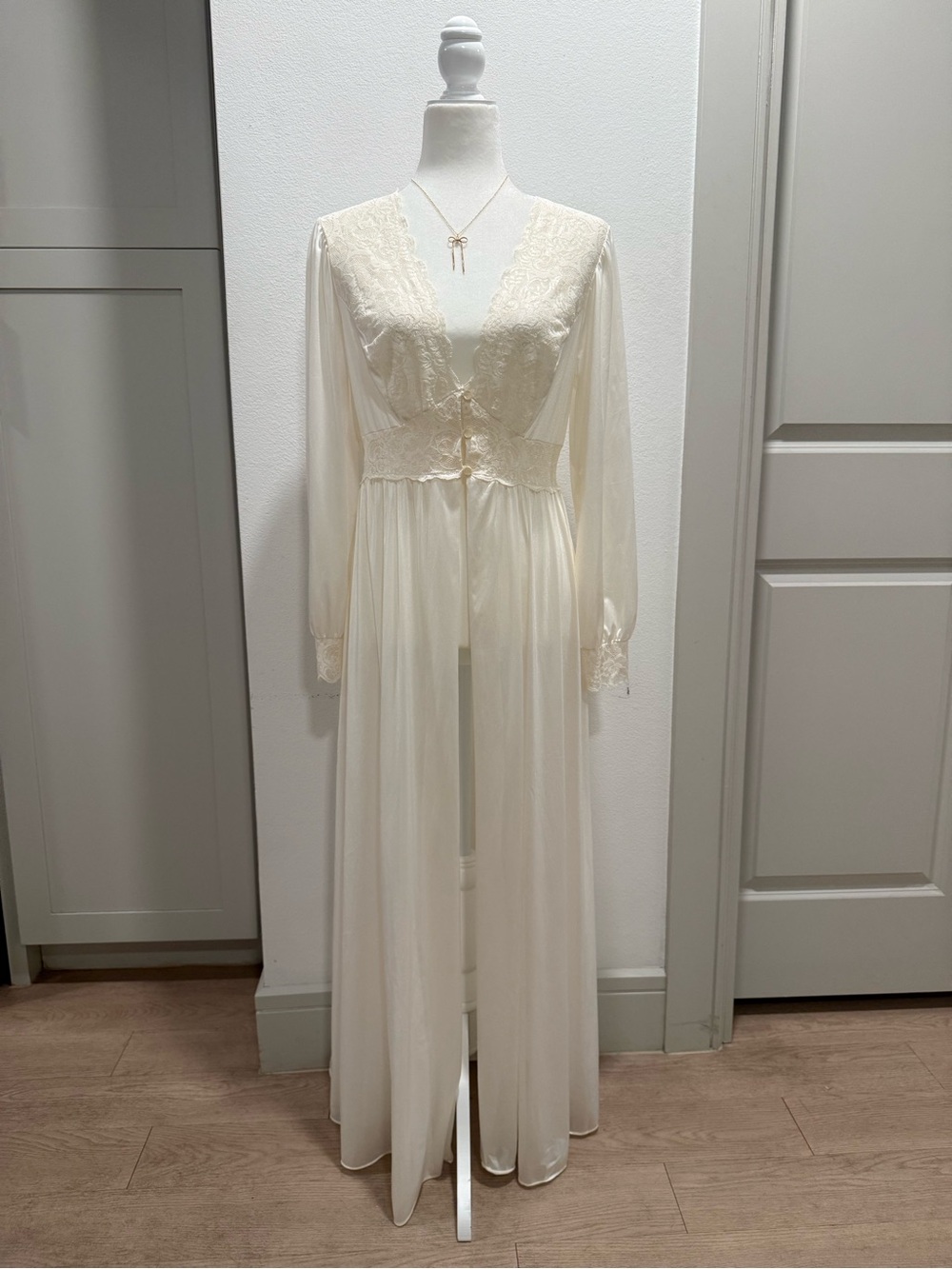 Shadowline Ivory Lace Peignoir Bridal Robe Size M
